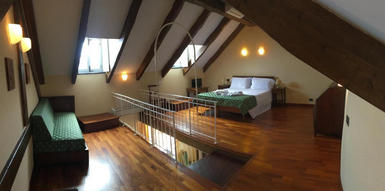 Palazzo Vescovile Hotel นอลี ภายนอก รูปภาพ