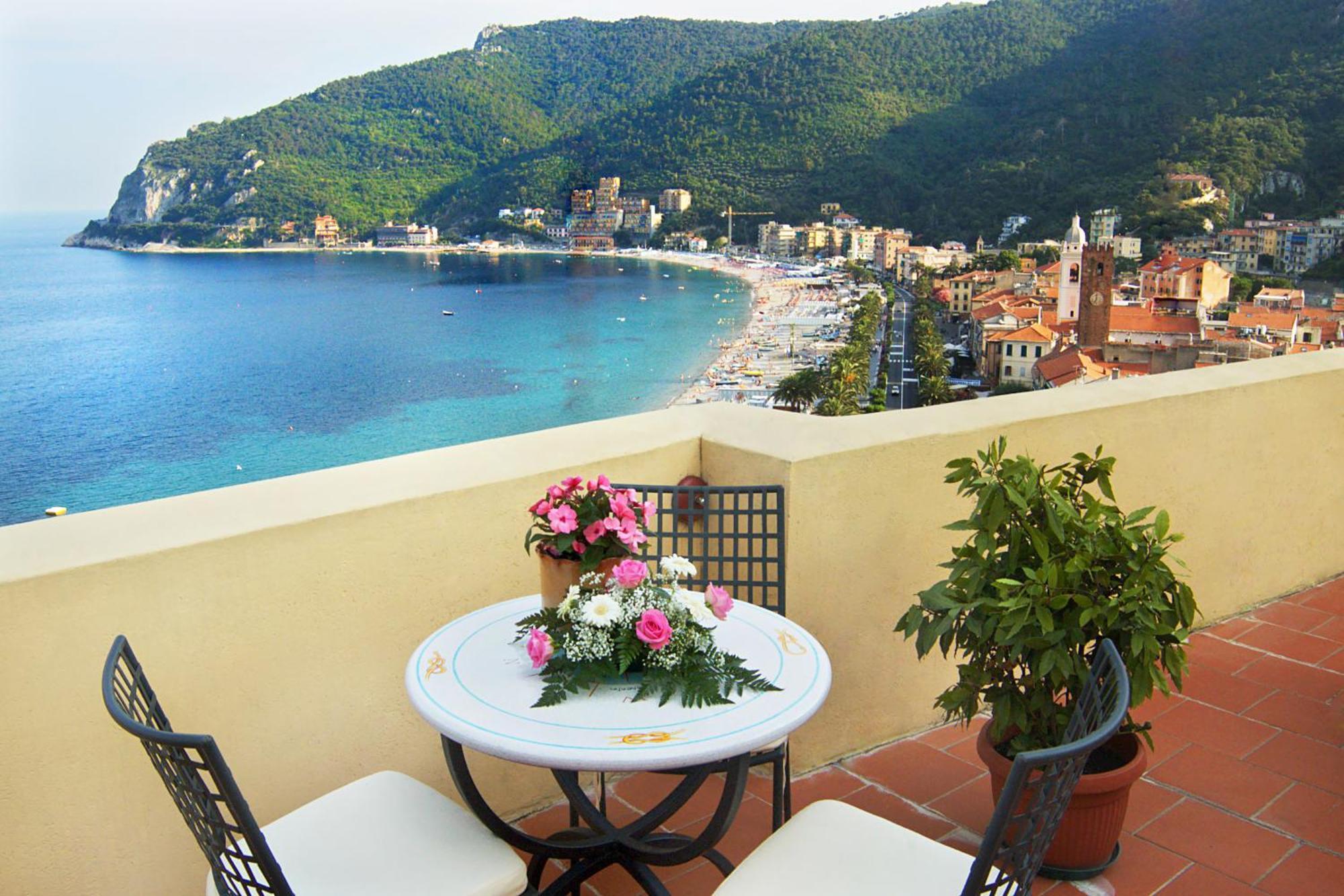 Palazzo Vescovile Hotel นอลี ภายนอก รูปภาพ