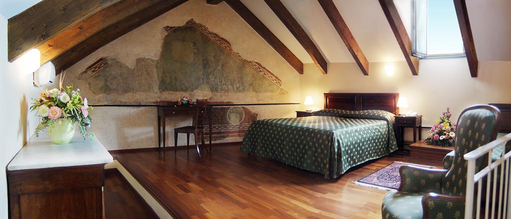 Palazzo Vescovile Hotel นอลี ห้อง รูปภาพ
