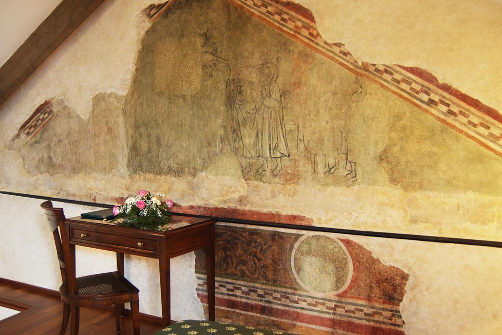 Palazzo Vescovile Hotel นอลี ภายนอก รูปภาพ