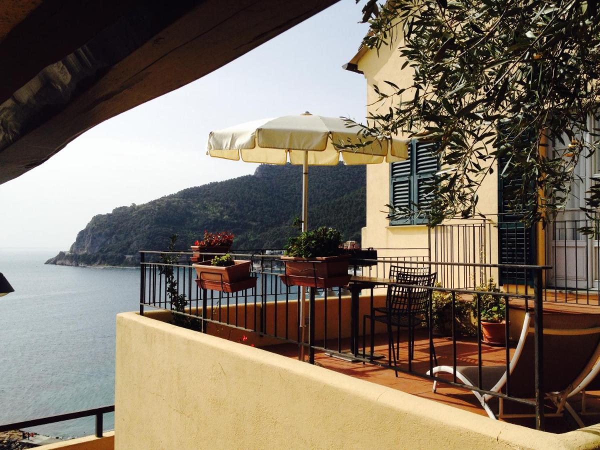 Palazzo Vescovile Hotel นอลี ภายนอก รูปภาพ